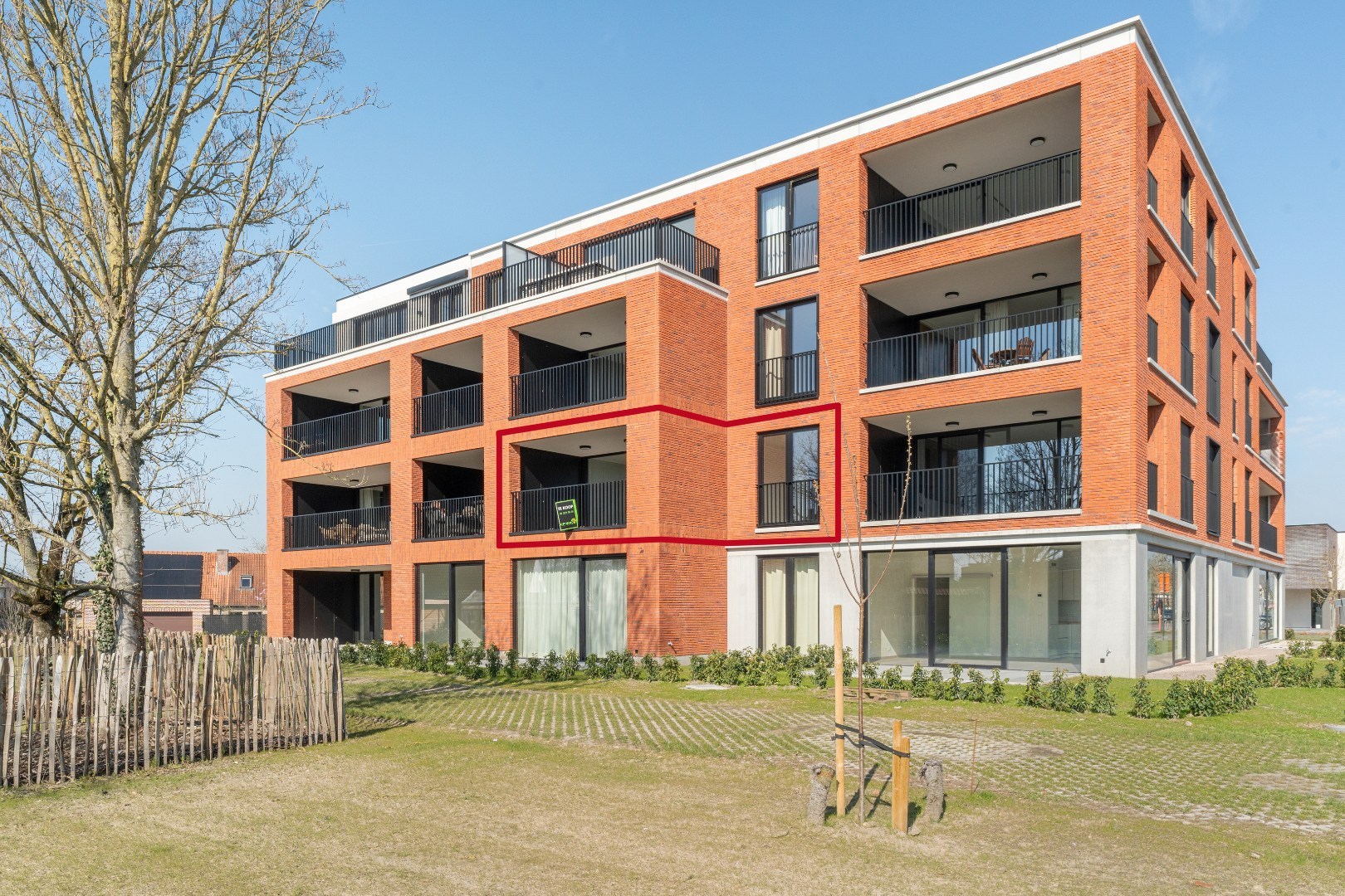 Nieuwbouwappartement met één slaapkamer, terras en ondergrondse autostaanplaats te koop in Zulte 