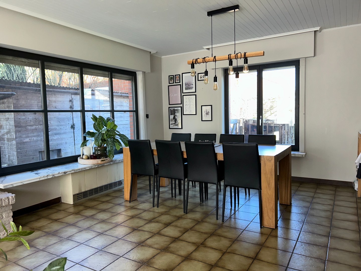 Instapklare woning met 3 slaapkamers, garage en tuin op 496m² 