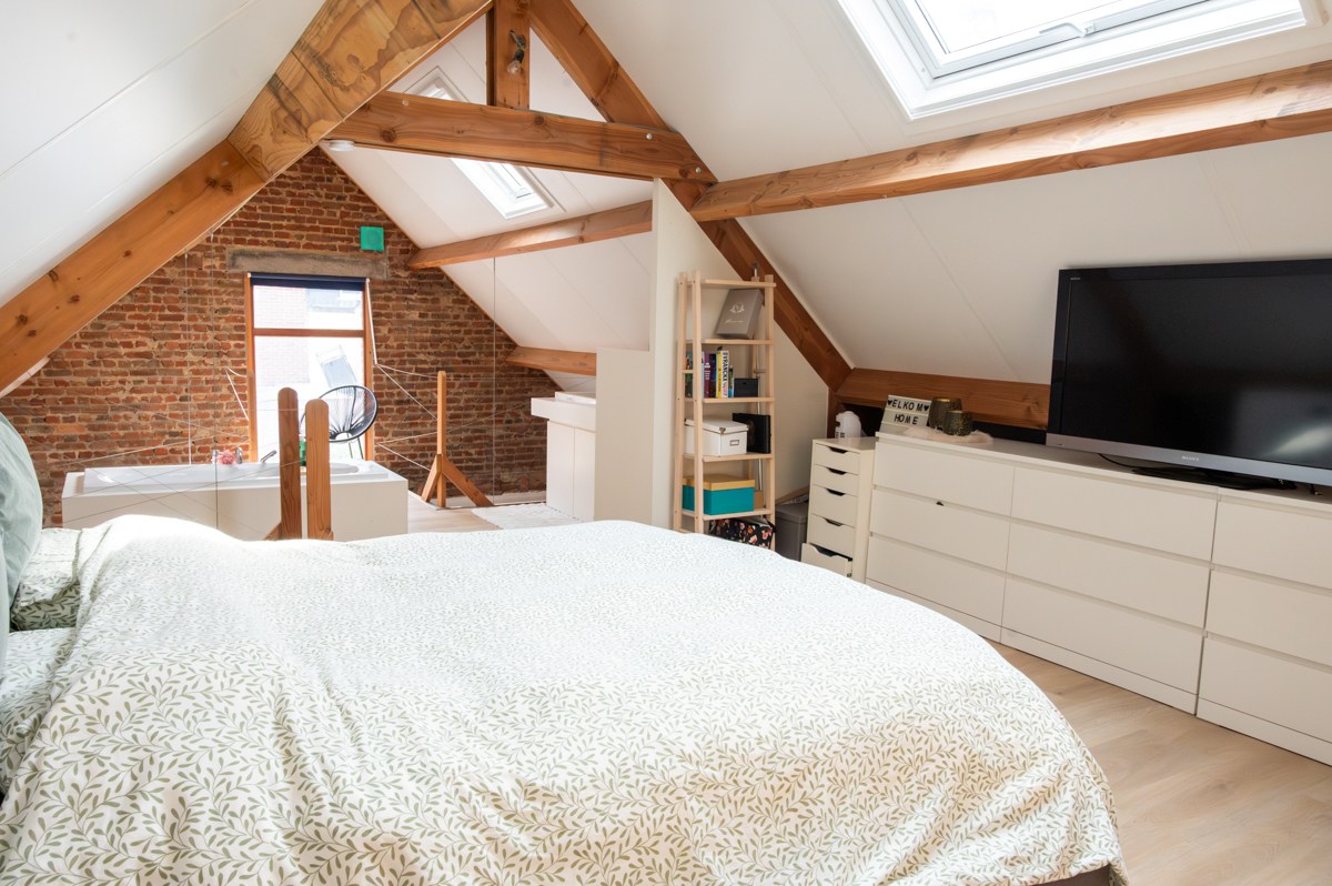 Instapklare en unieke loftwoning met ruim zonneterras op 230 m²! 