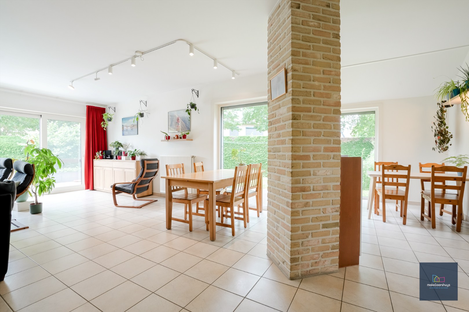 Ruime en  instapklare halfopen bebouwing met tuin 