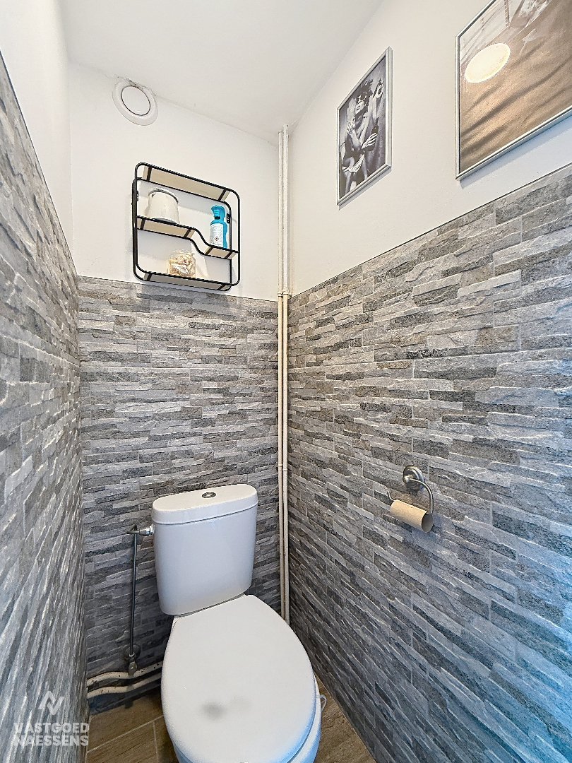 Studio prêt à emménager avec coin chambre et terrasse ensoleillée 