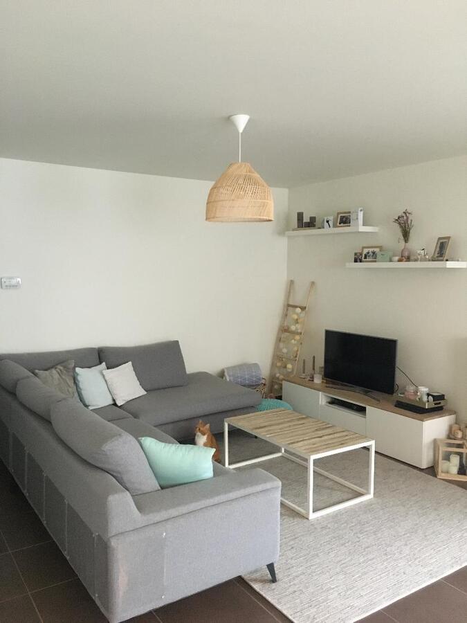 Ruim, modieus 2 slaapkamer appartement 