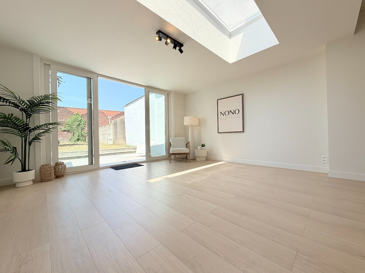 Prachtige ruime woning met 4 slaapkamers en 2 badkamers ! *** NONO INSPIRED *** 