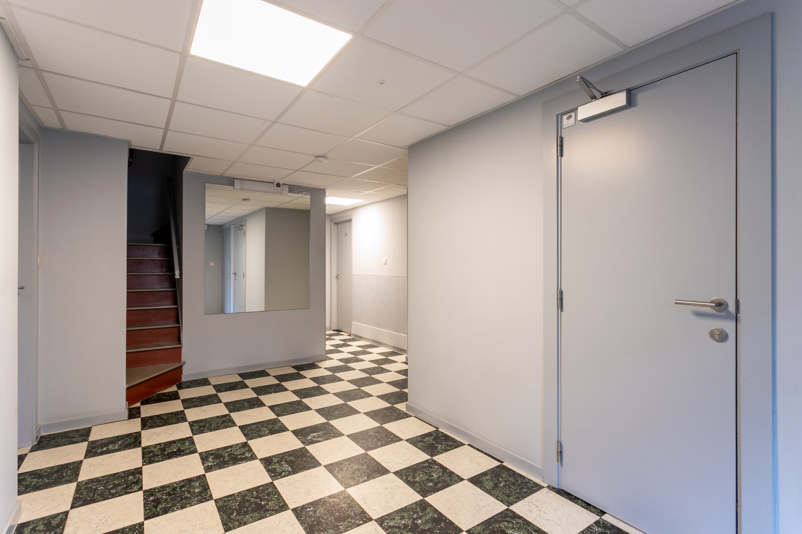 Te renoveren appartement met 1 slaapkamer, terras en kelderberging in Ganshoren 