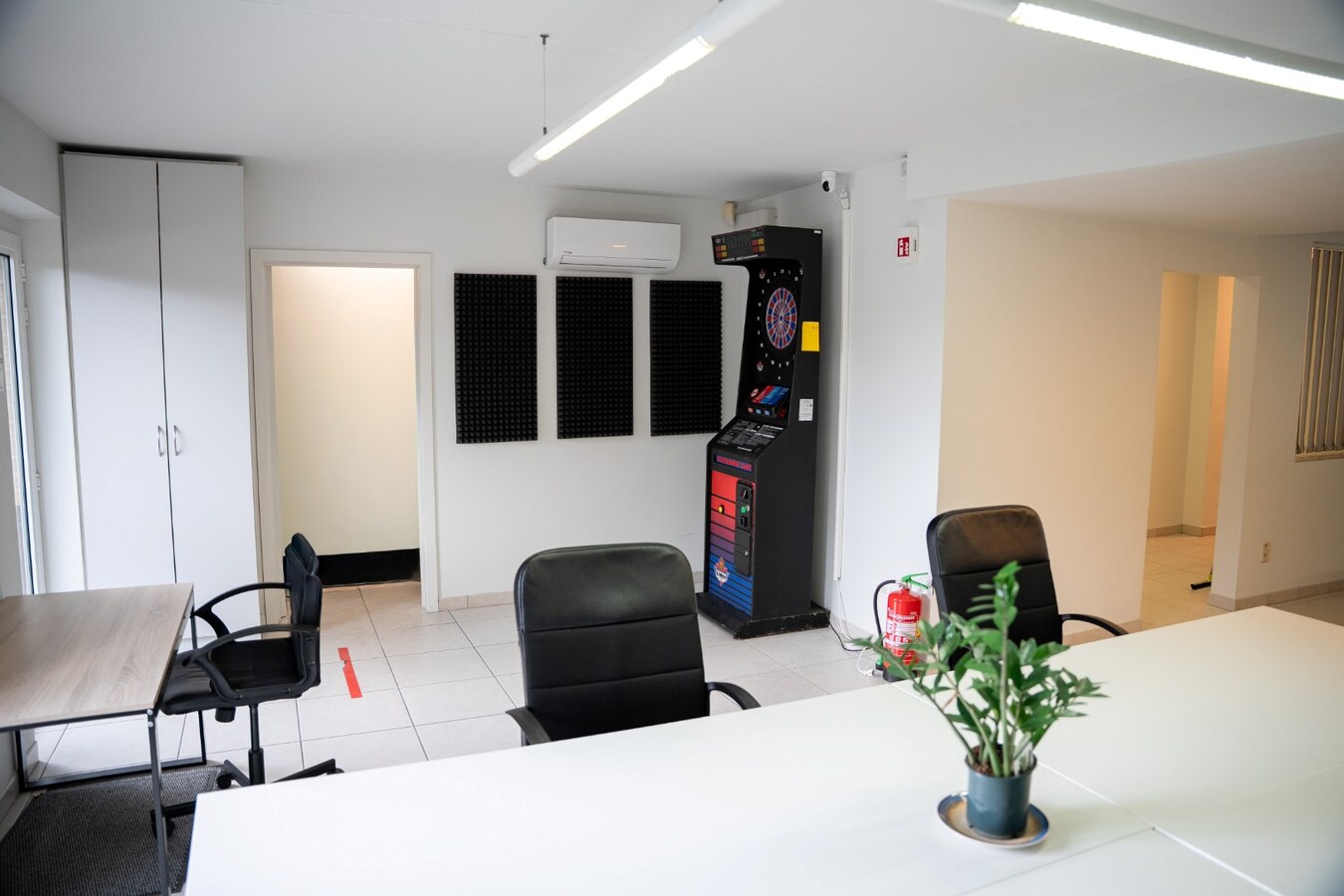 Instapklare handelsruimte met commerciële topligging in het hart van Geel 