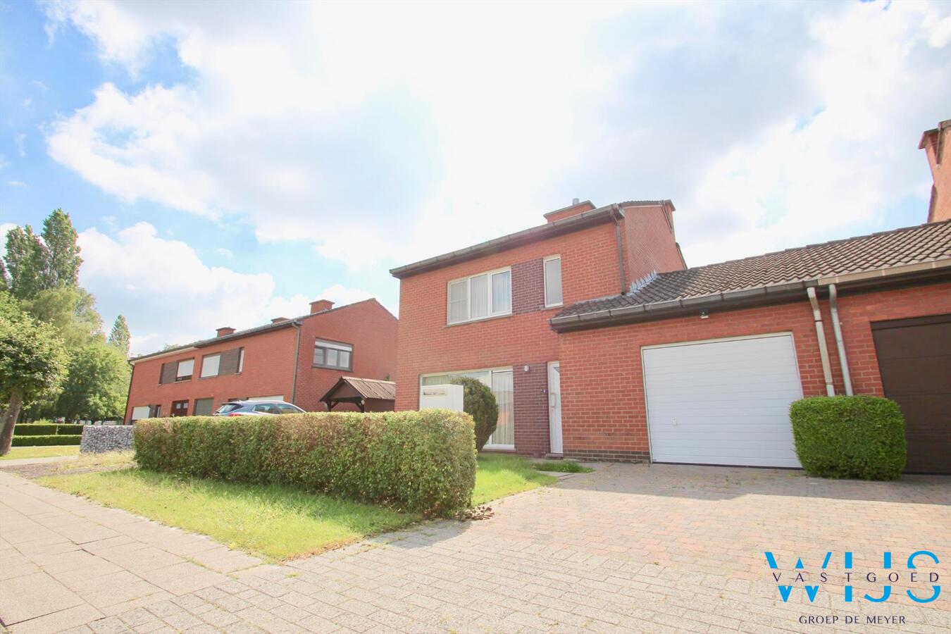 Gezellig woonhuis op een zeer rustige locatie te Lembeke ! 