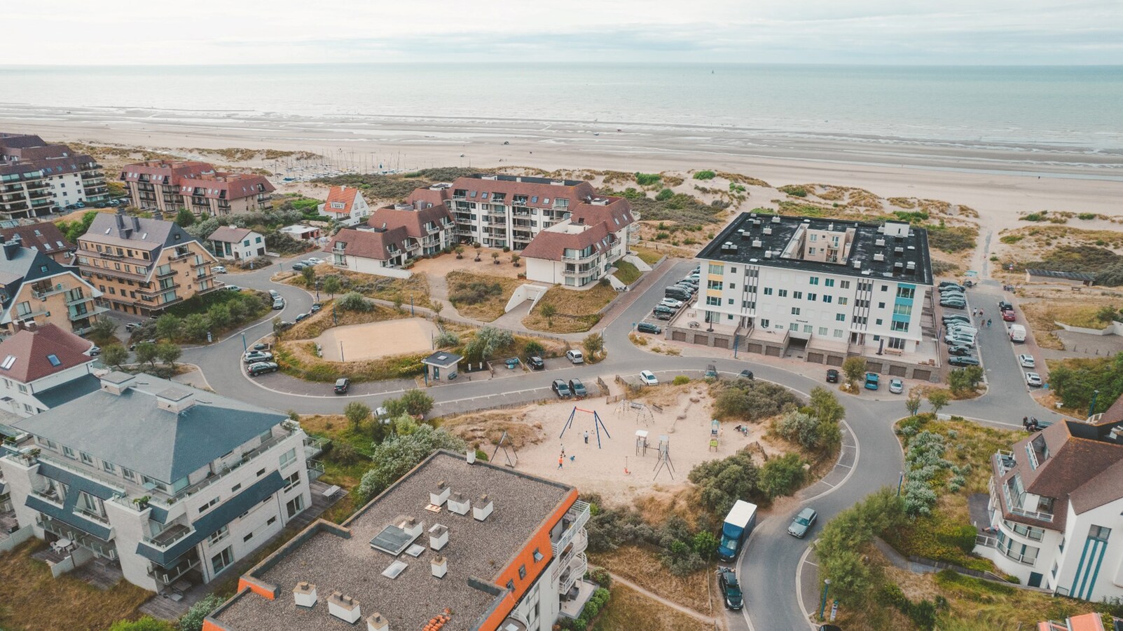 Luxueuze penthouse met drie slaapkamers en frontaal zeezicht in Res. Eden Beach 