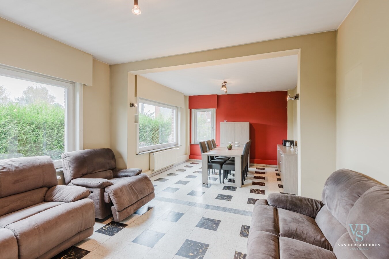 Degelijke, goed gelegen gezinswoning. 