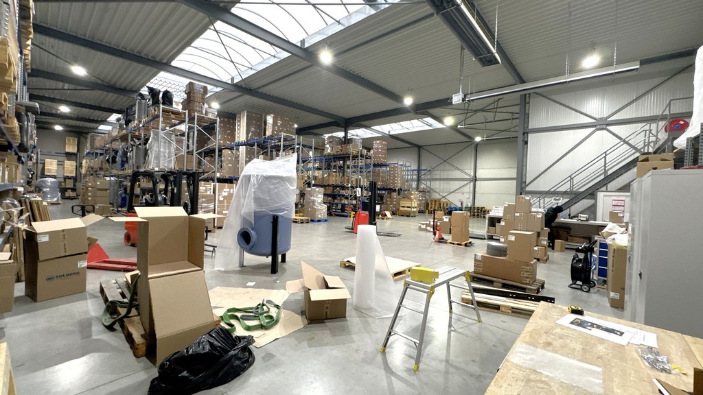 Logistiek bedrijfspand te koop aan A12 in Willebroek