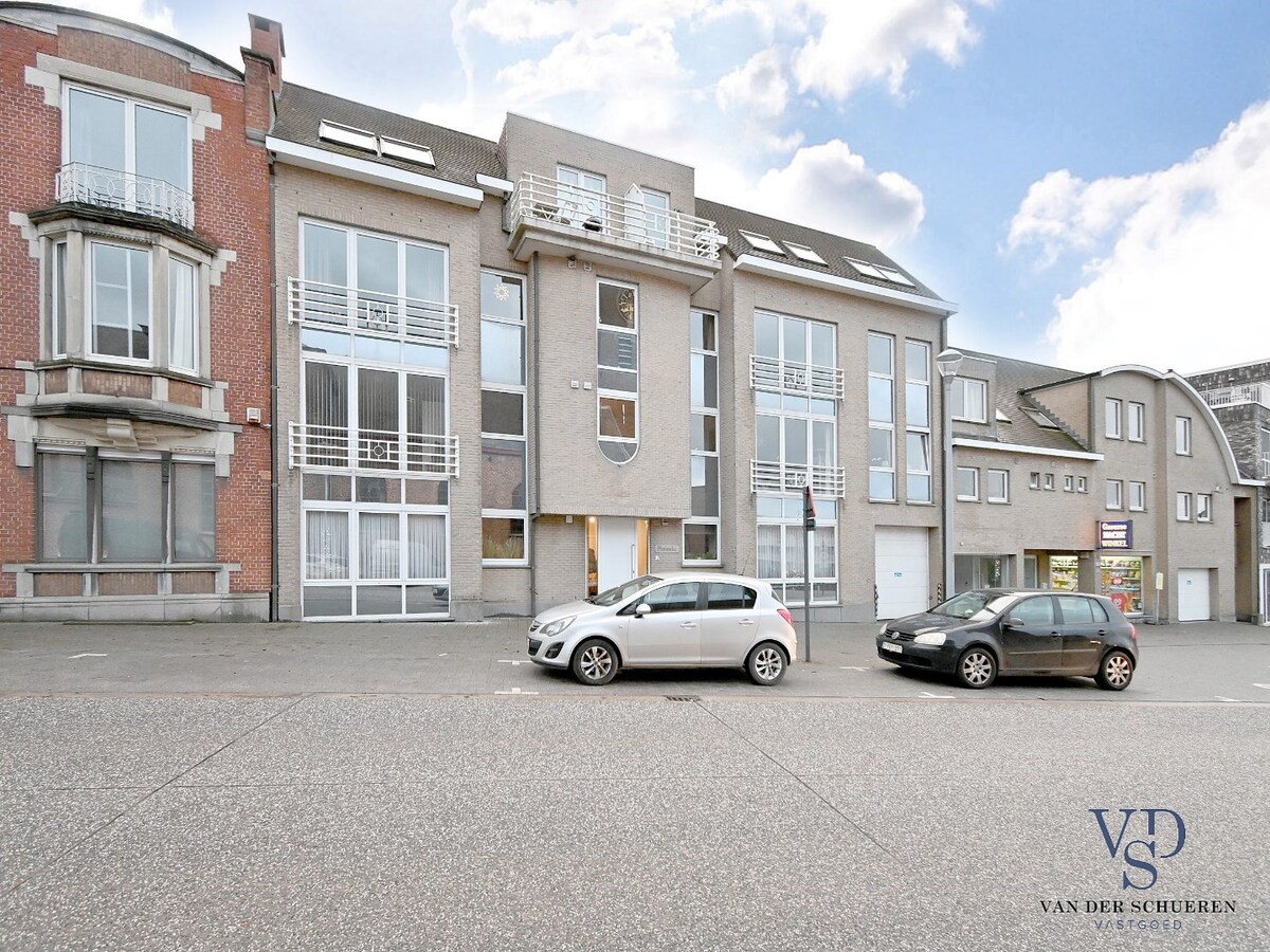Tijdloos, ruim 1-slpk-appartement mét garage te centrum Gavere 