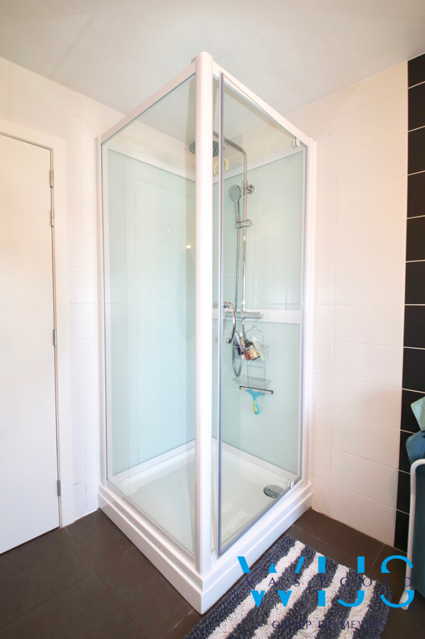 Instapklaar appartement met ZEER RUIM zonneterras te Ertvelde ! 