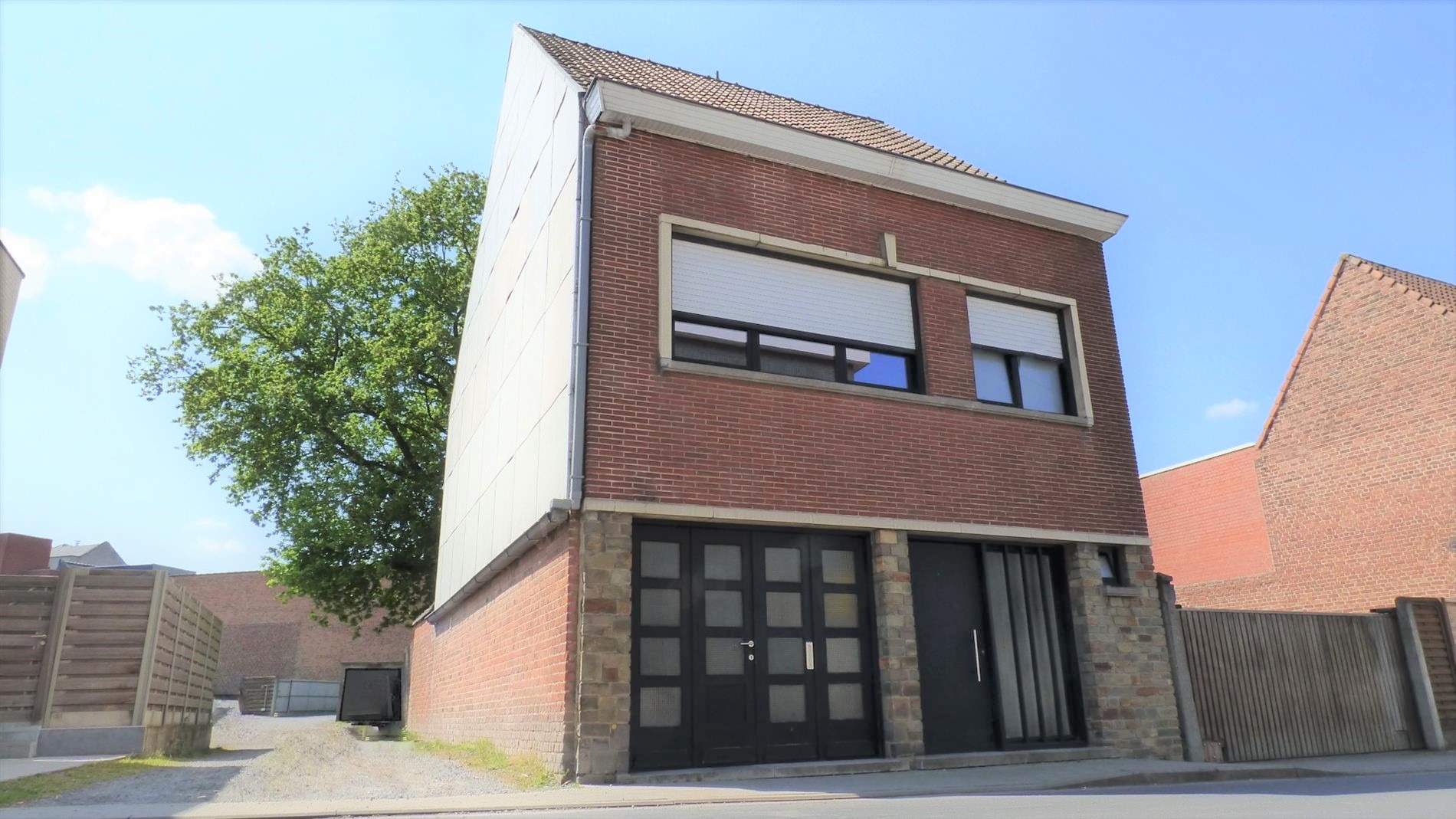 Aantrekkelijke en karaktervolle gezinswoning in het centrum van Zwevegem. 