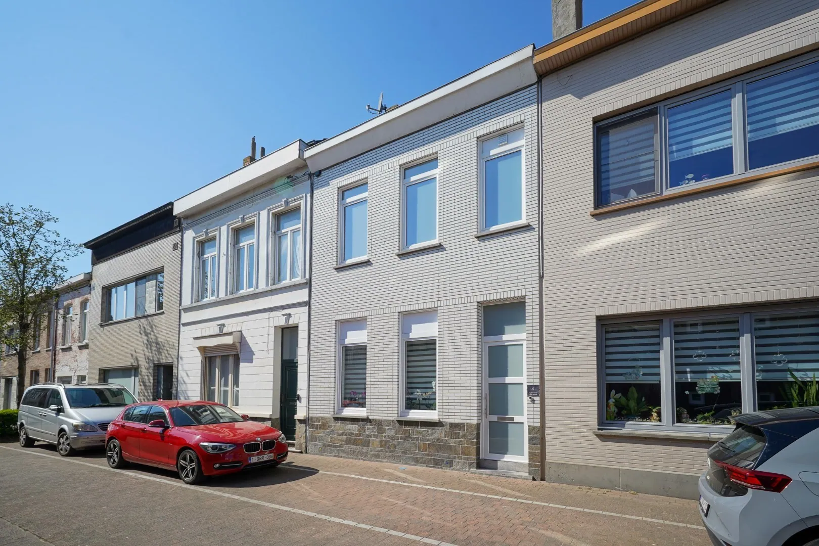 Volledig gerenoveerde woning met 3 slaapkamers, 2 badkamers en ruim dakterras