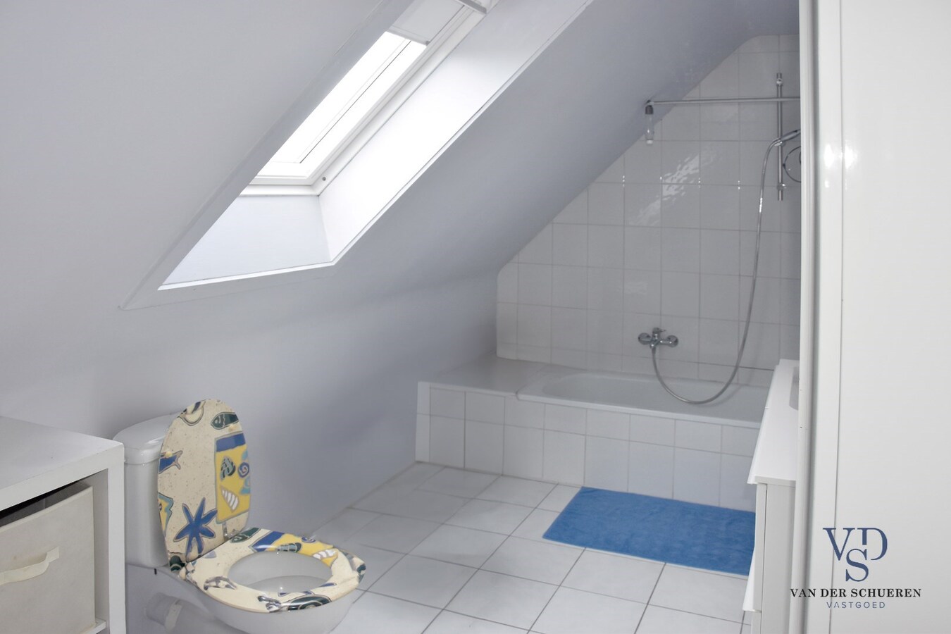 Eigentijdse, verrassend ruime Open Bebouwing 