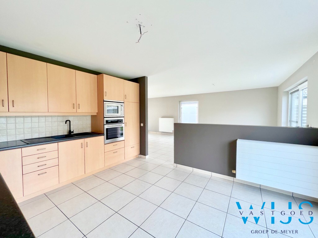 Open bebouwing met zonnige tuin, 3 slaapkamers en garage te Kluizen ! 