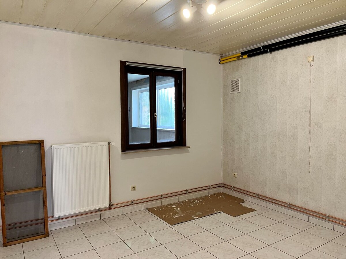 Gelijkvloersappartement met 2 slaapkamers en autostaanplaats te Leke 