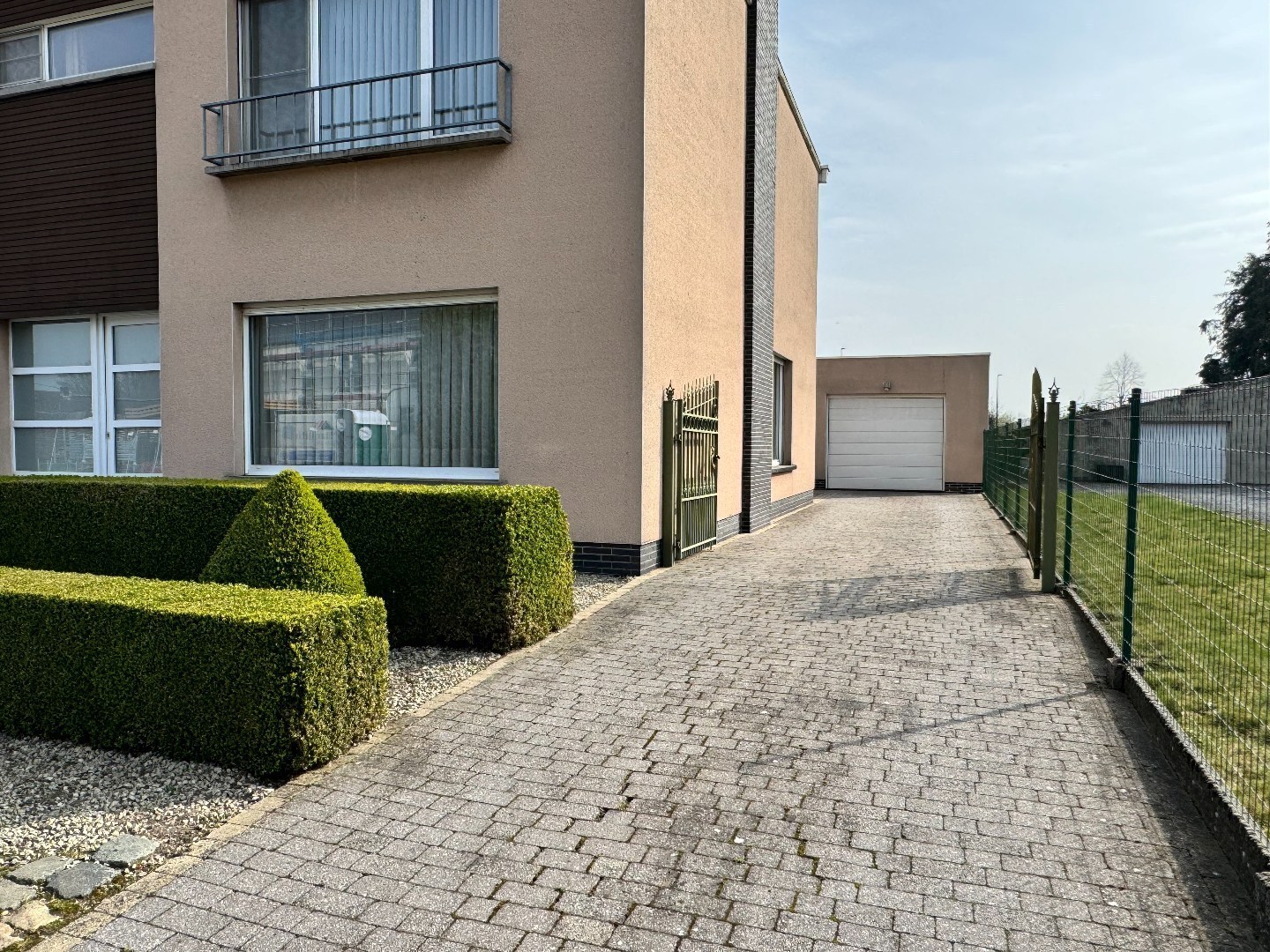 Verzorgde open bebouwing met tuin en garage in Zulte 