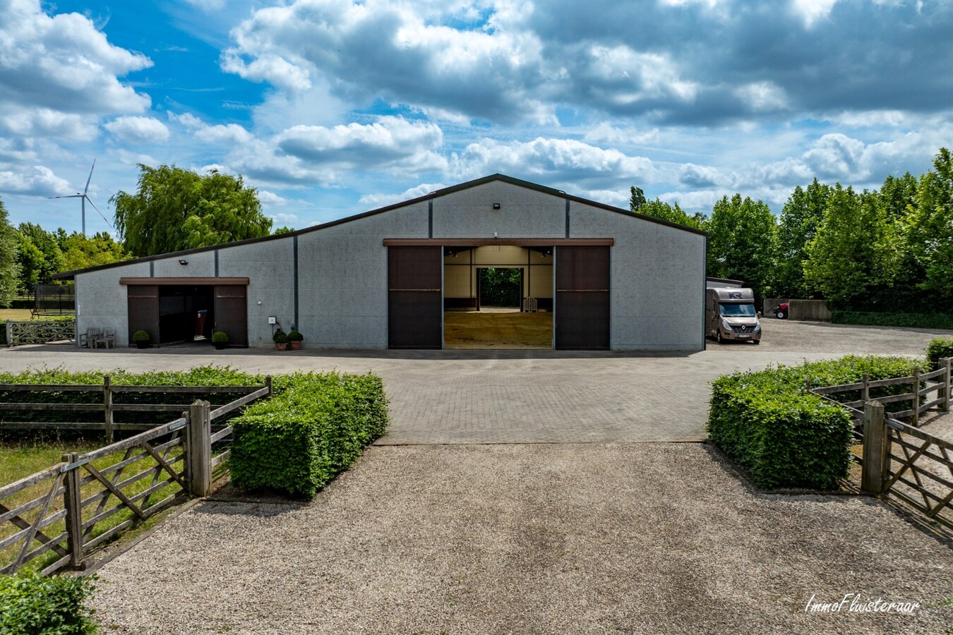 Beautiful villa with indoor and outdoor riding arenas on over 2.4 hectares in Ardooie 