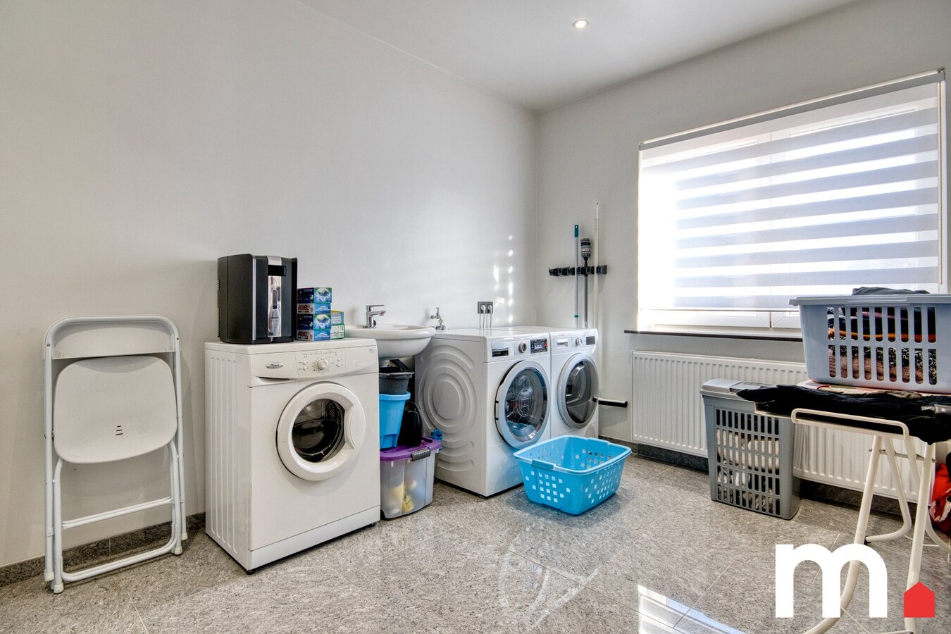 Gerenoveerd centraal gelegen woonst met praktijkruimte te Moorsele ! 