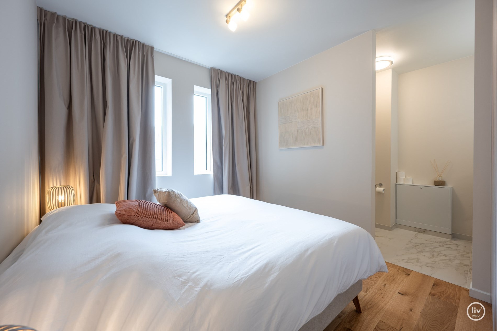 Nieuwbouw appartement met 3 slaapkamers gelegen in de Lippenslaan, het appartement is compleet gemeubeld. 