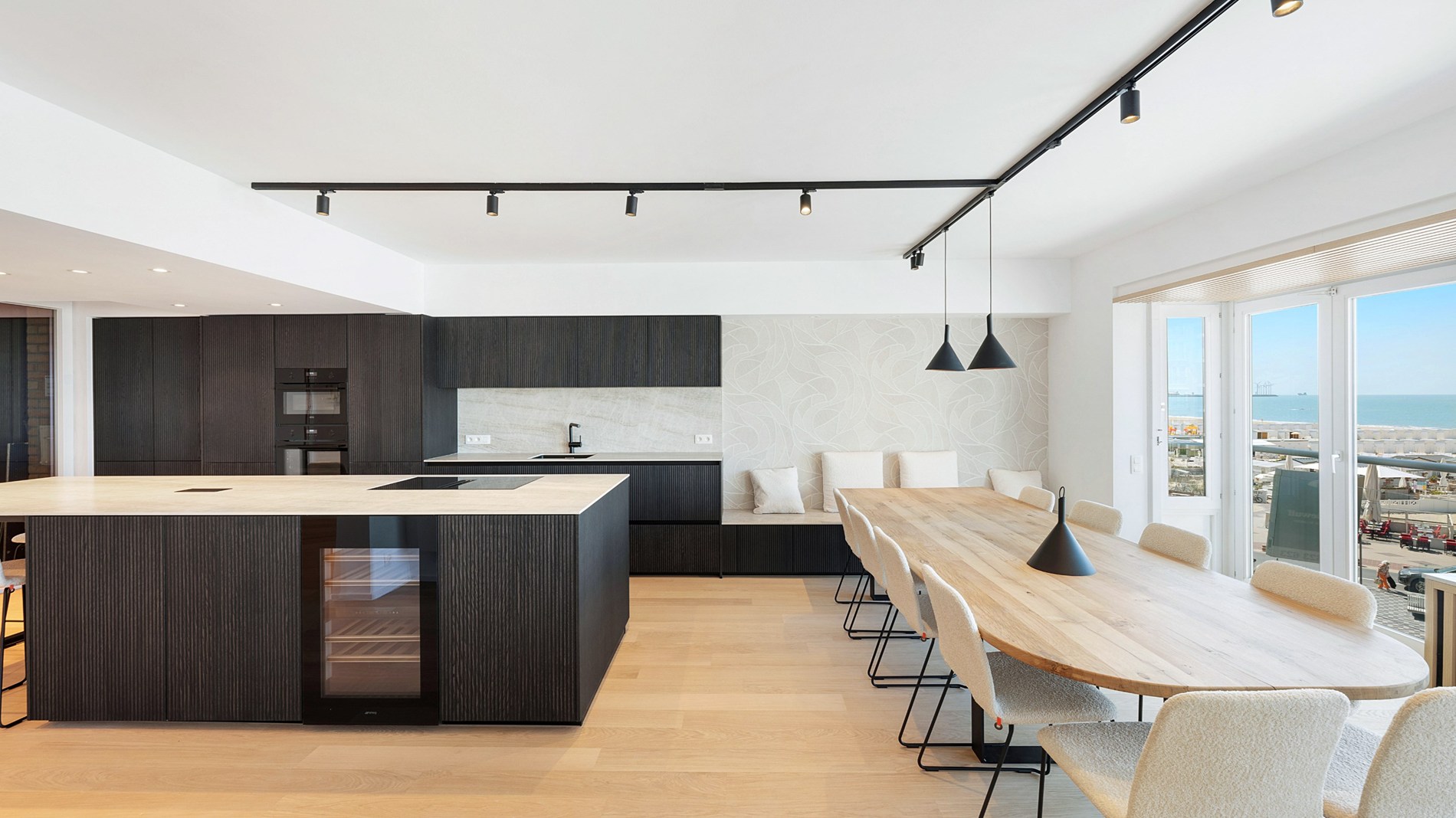 Exclusief ruim plateau-appartement met frontaal zeezicht aan het Rubensplein – met optie tot inpandige parking 