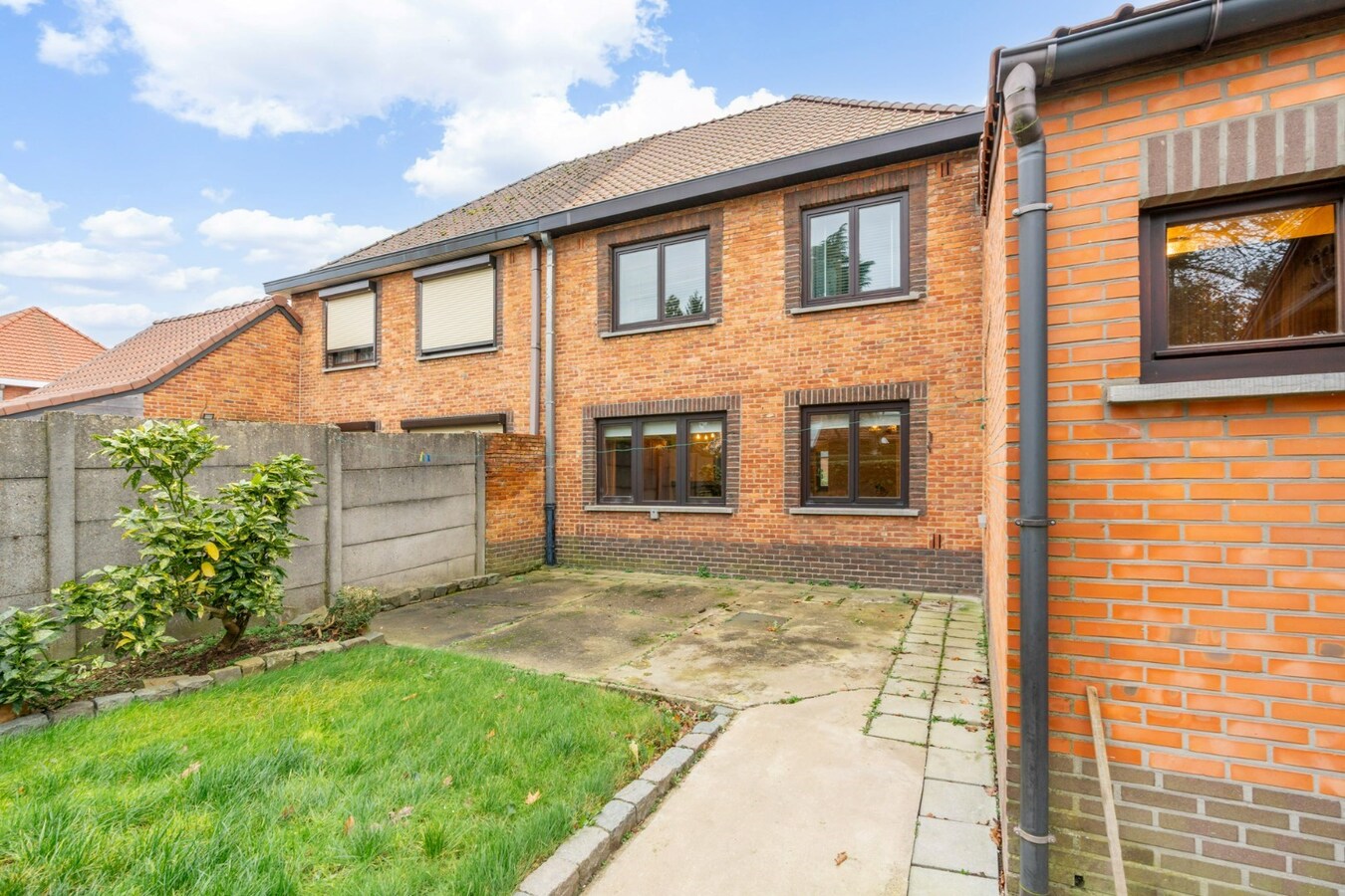 Instapklare woning op een leuke locatie te As. 