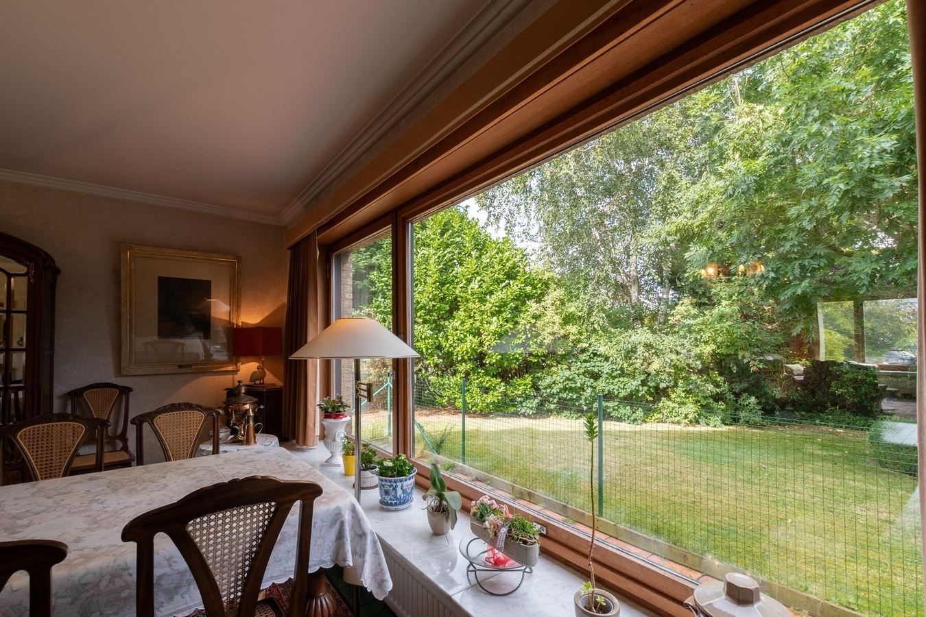 Statige, te moderniseren villa in een residentiële wijk - Blankenberge 