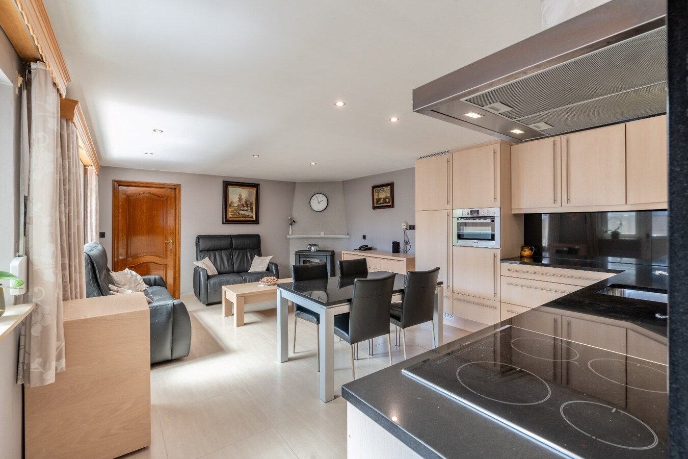 Ruime woning drie slaapkamers 