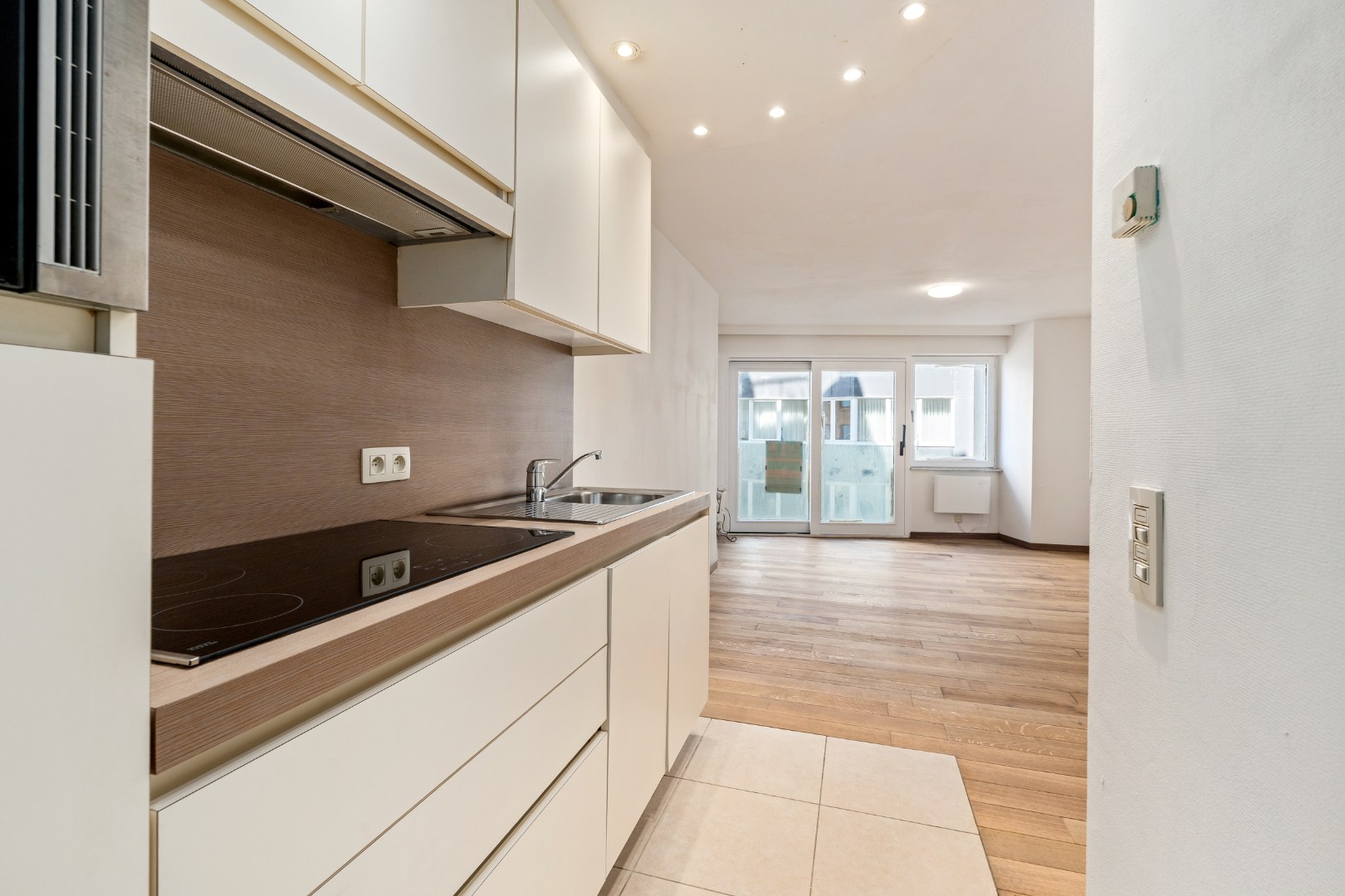 APPARTEMENT MET ZIJDELINGS ZEEZICHT IN CENTRUM 