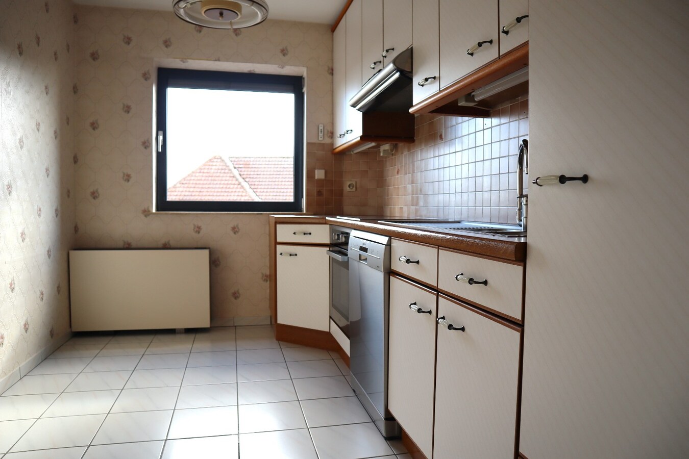 Mooi en goed onderhouden appartement met 2 slaapkamers (incl autostaanplaats) te Tienen 