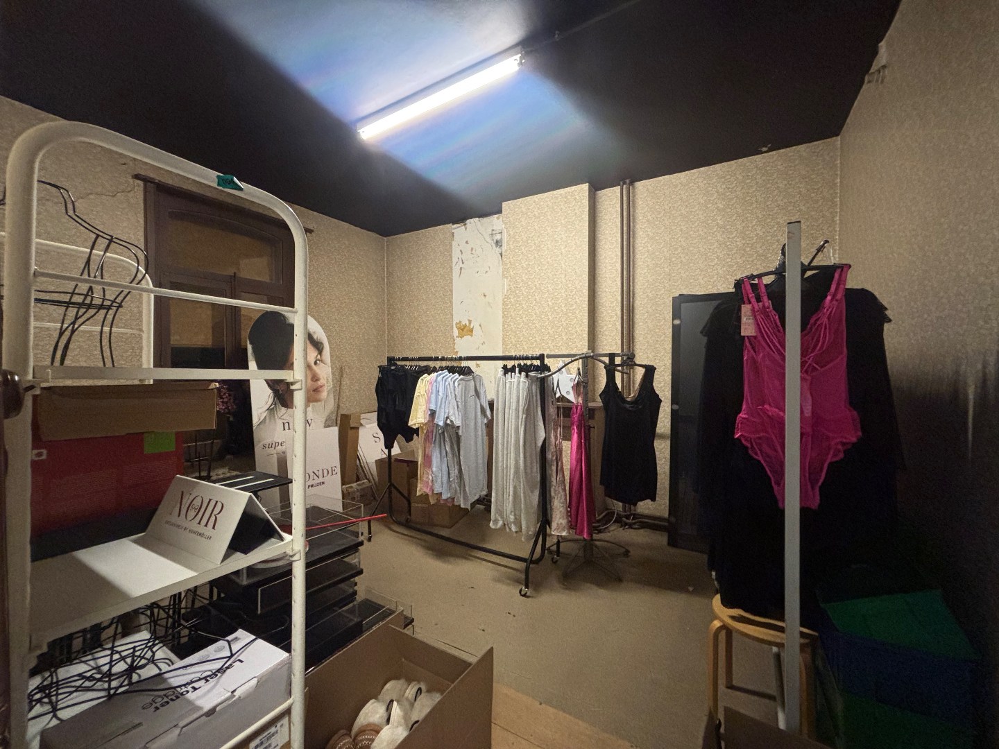 Handelshuis met 2 garages op topligging in centrum van Mol 