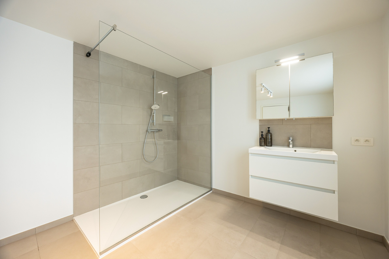 Gerenoveerde woning met 3 slpk en ruime tuin te Schilde! 