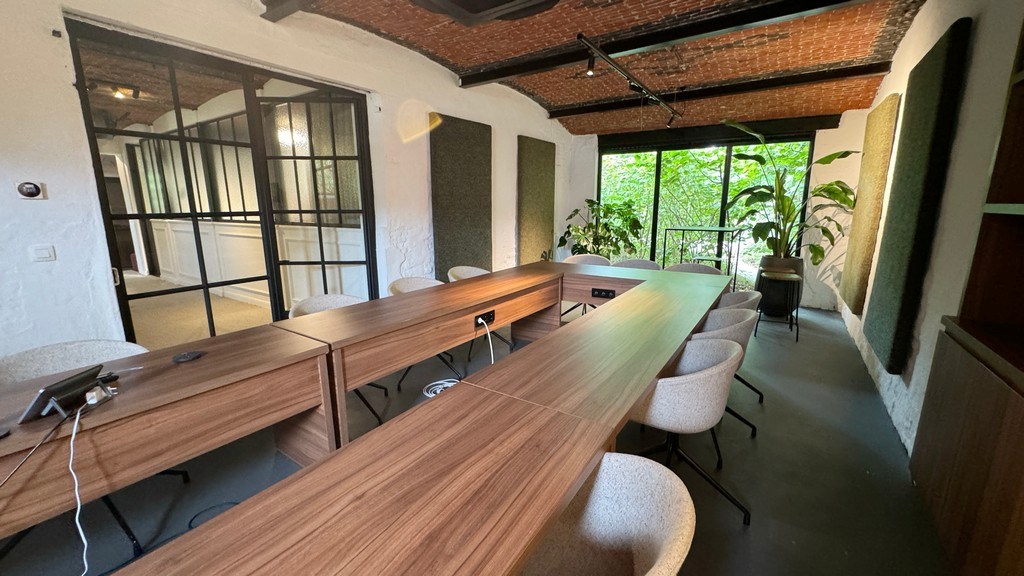 Trendy ingerichte kantoren te huur vlakbij afrit E40 in Drongen