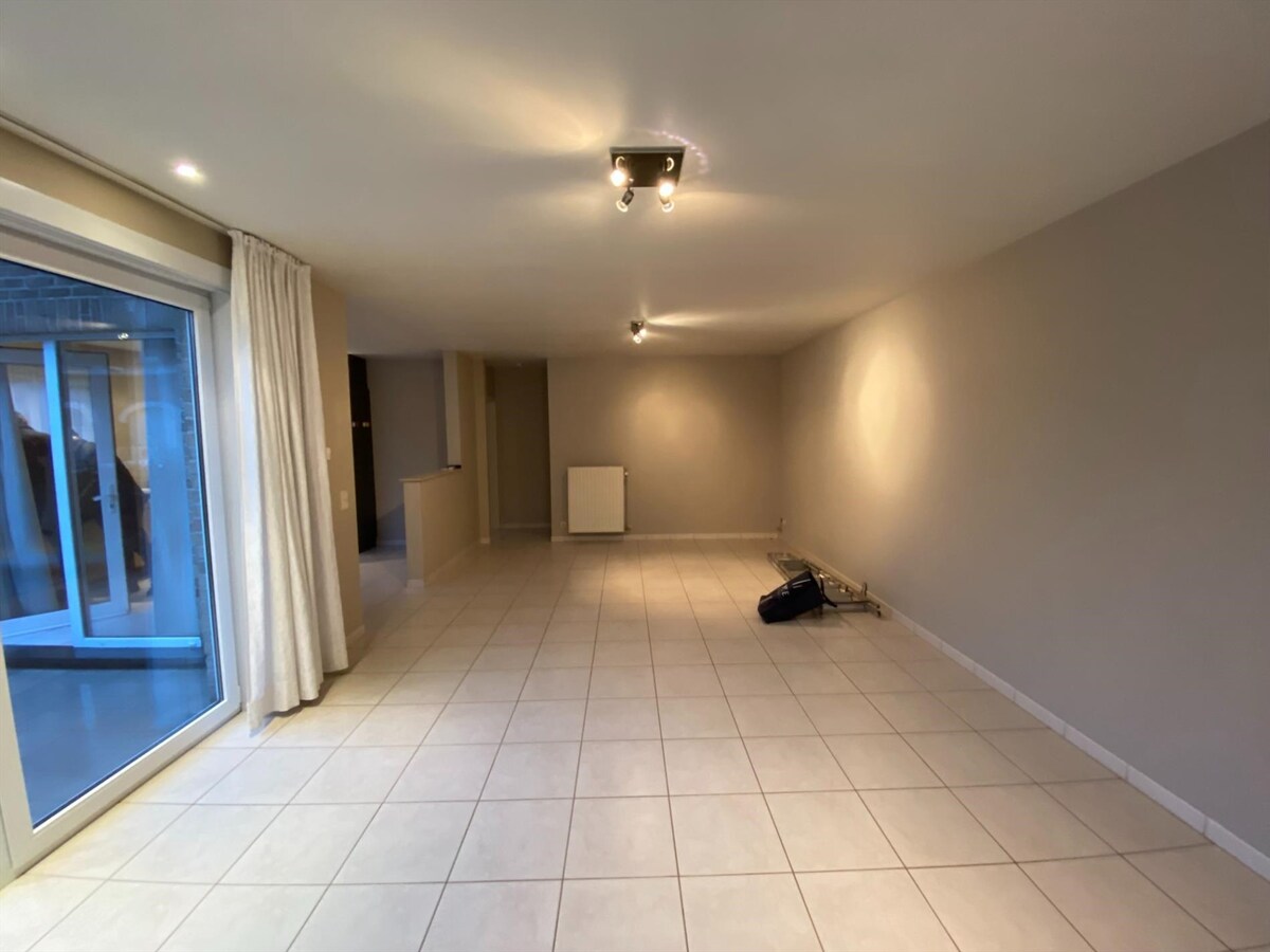 Verrassend ruime benedenwoning met tuin en garage 