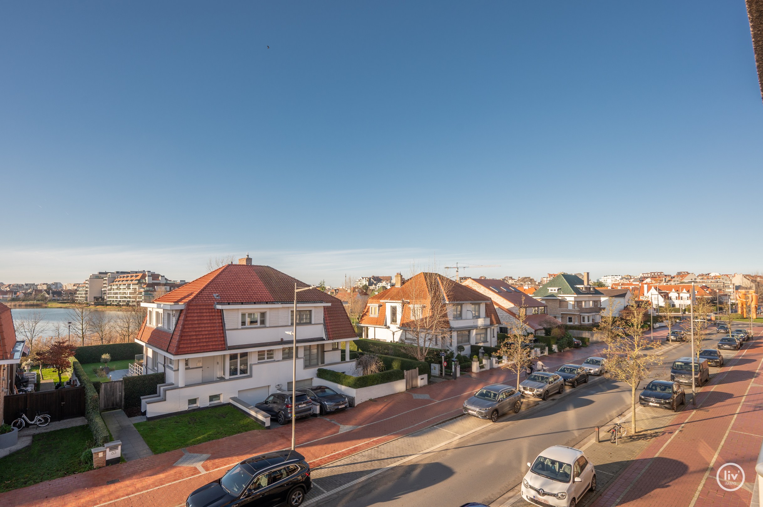 Prachtig appartement Inclusief box en staanplaats met uitzonderlijke gevelbreedte en prachtig open zicht over het zegemeer te Knokke 