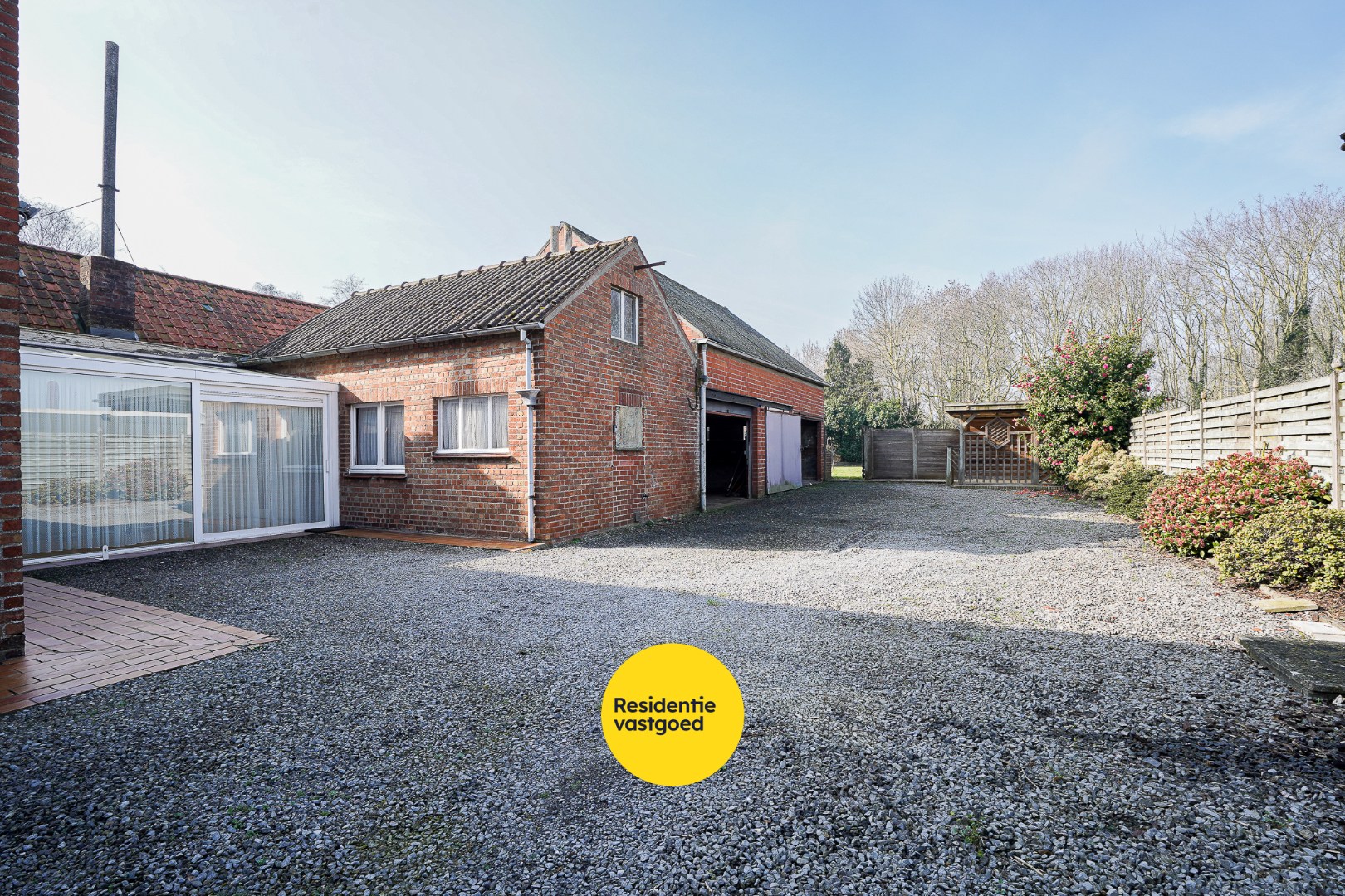 Te renoveren half-open bebouwing in Zerkegem 