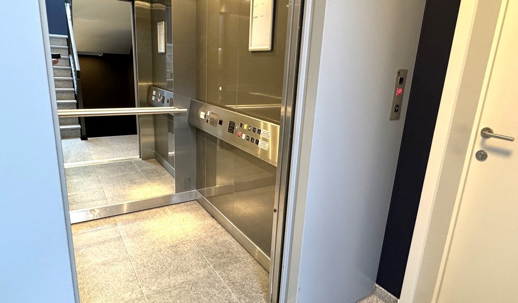 Ingedeelde kantoorruimte met parking te huur in Sint-Martens-Latem