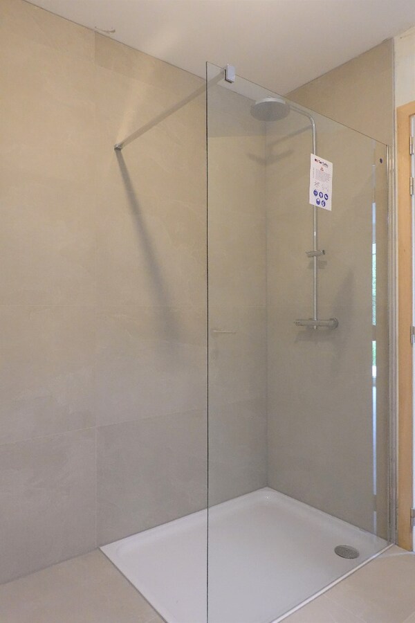 Nieuwbouwappartement met terras en tuin 