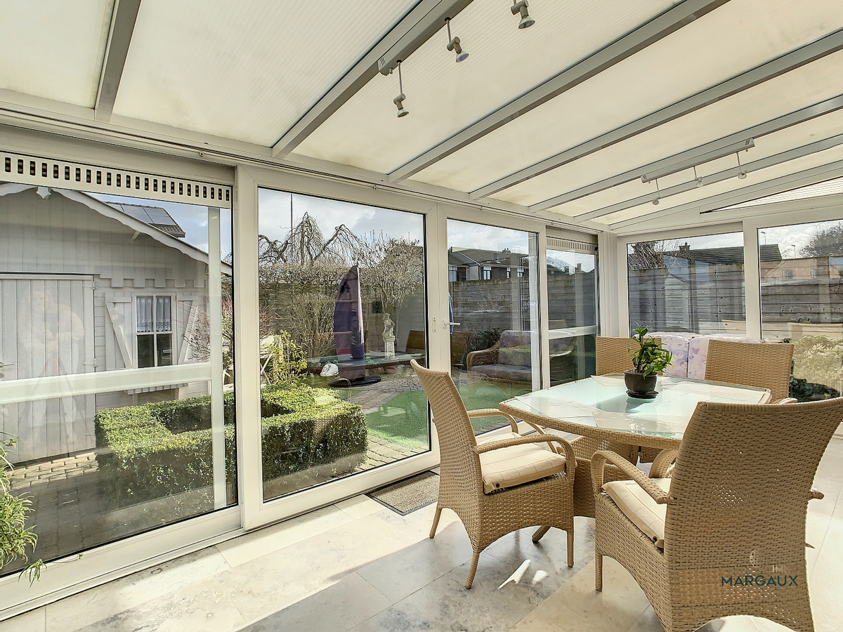 Instapklare halfopen bebouwing in rustige straat 