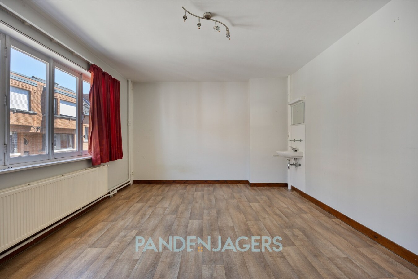 Rijwoning met diepe tuin en extra ingang voor de tuin te Duffel 