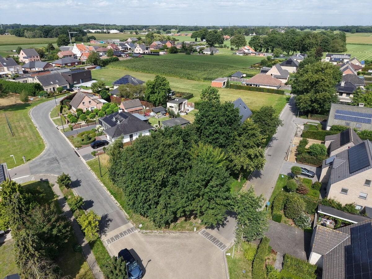 Hoekperceel van 962 m² te Malle 
