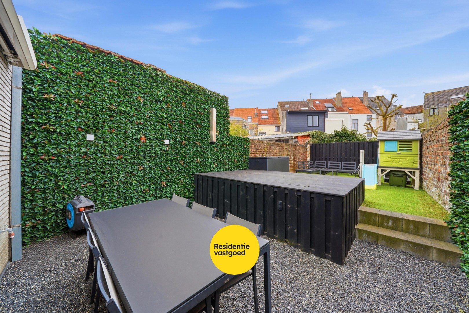 Volledig gerenoveerde woning met zonnige buitenruimte 