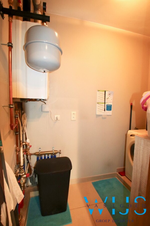 GELIJKVLOERS appartement met 2 slaapkamers &amp; garage te Ertvelde! 