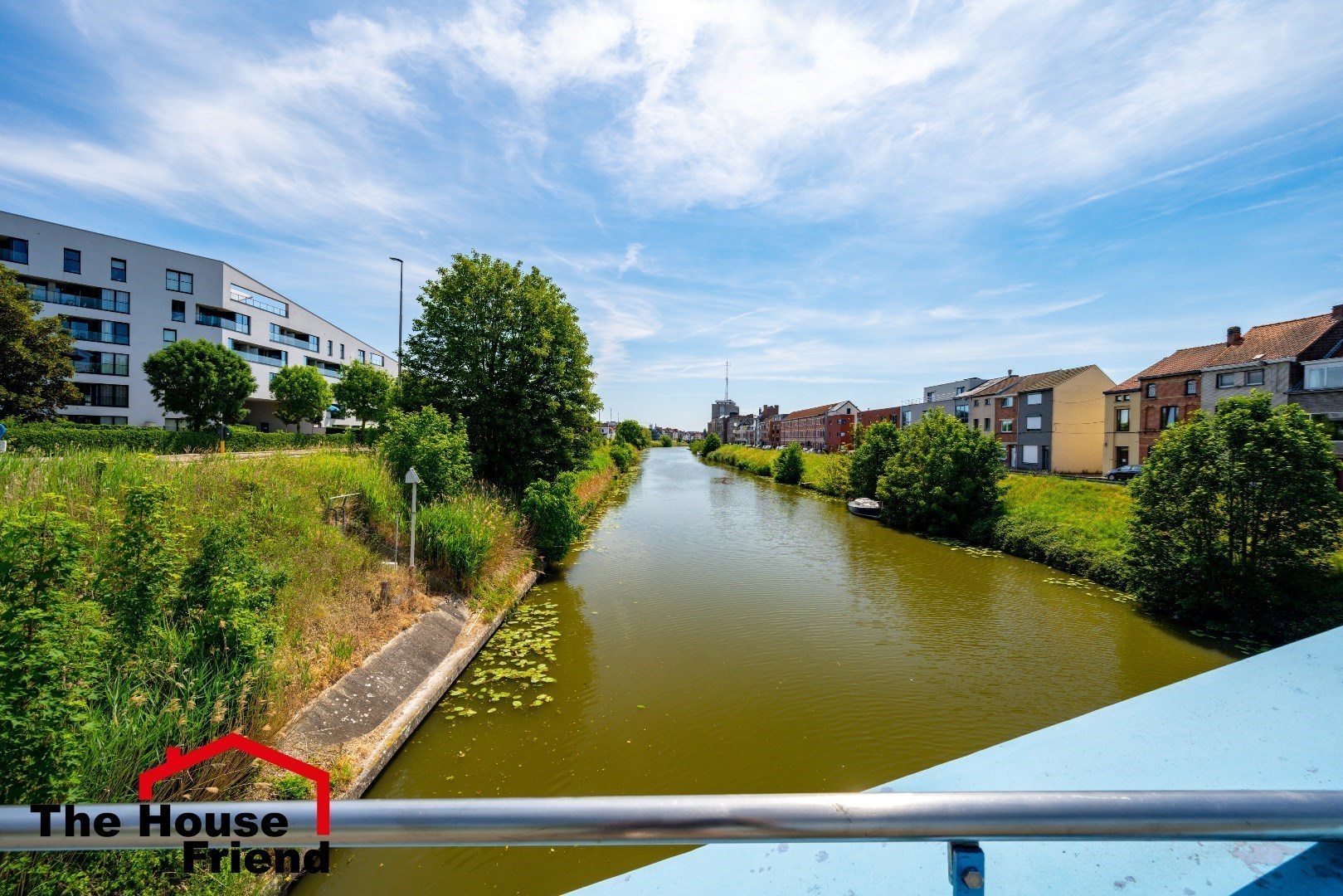 Zeer ruim penthouse met groot terras en privé garage 