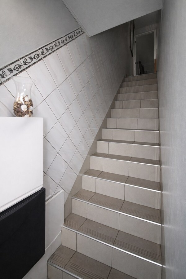 Te koop: Centraal gelegen stadswoning met drie slaapkamers en dakterras in hartje Sint-Niklaas! 