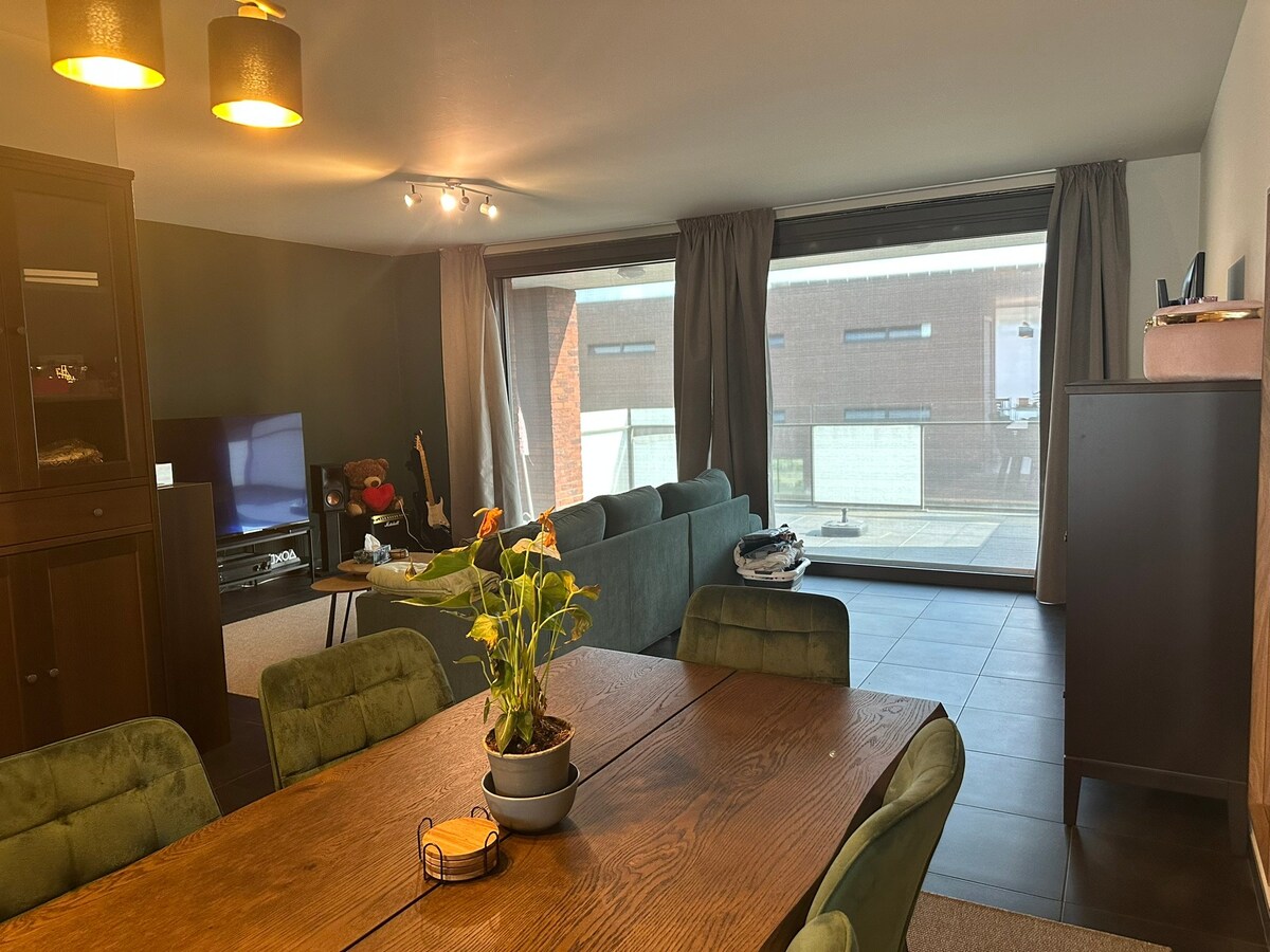 Recent appartement met groot zonnig terras 