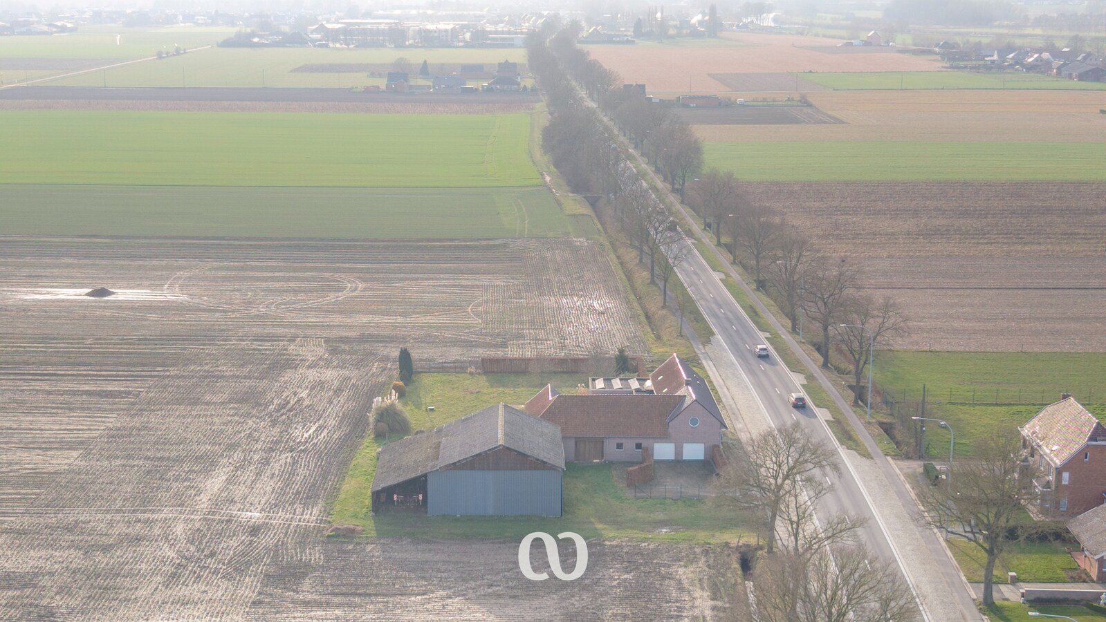 Gerenoveerde hoeve met atelier en een prachtig zicht 