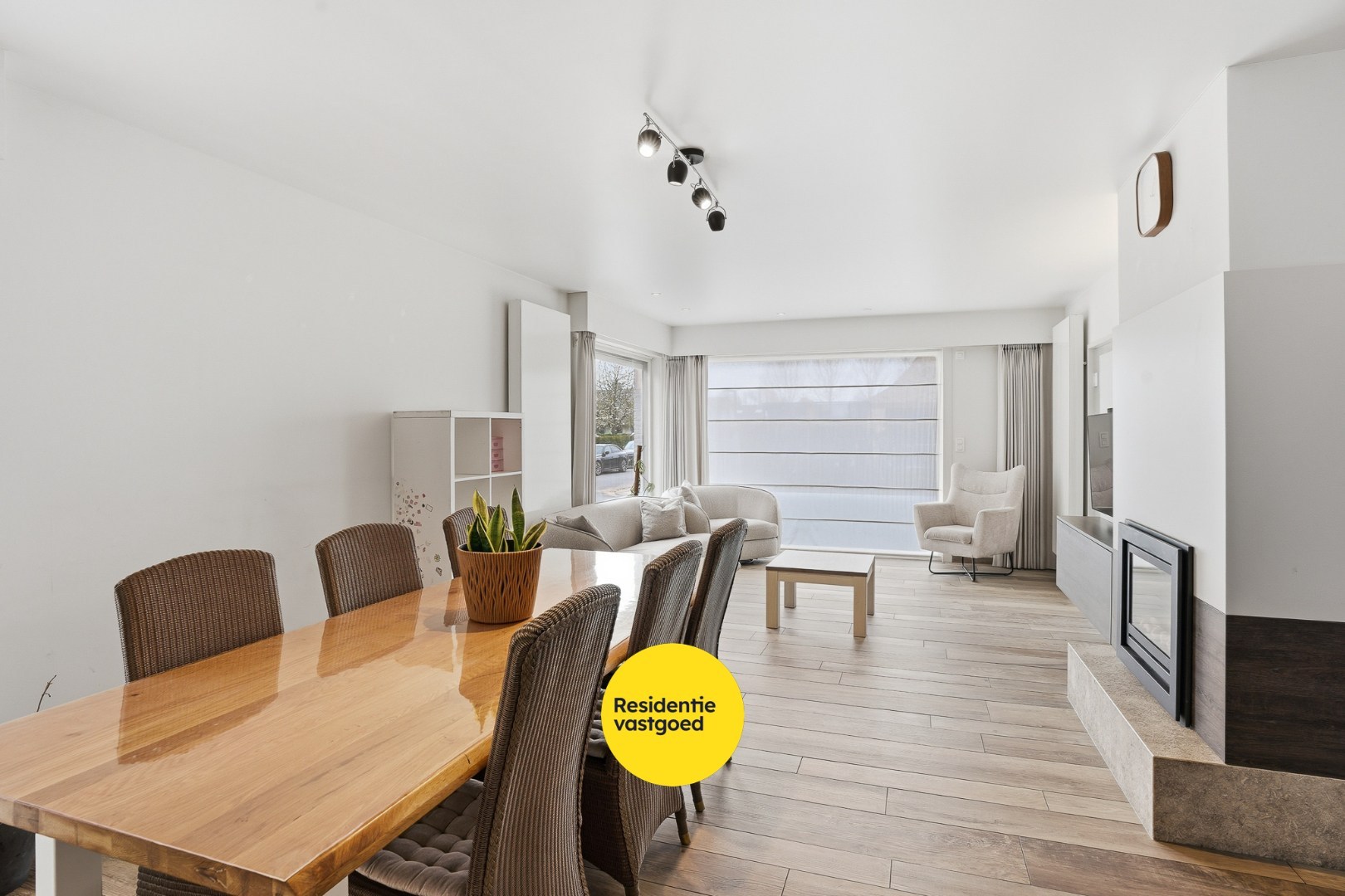 Volledig instapklare bungalow met praktijkruimte 