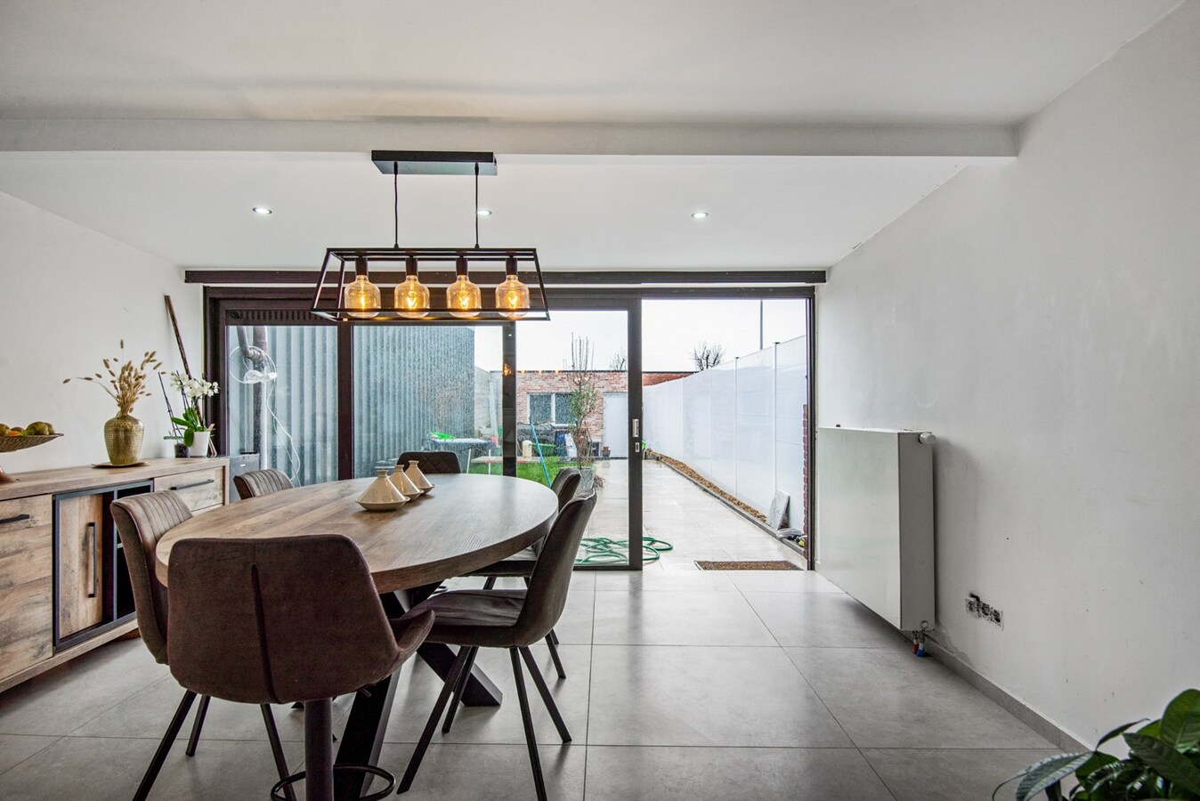 Gerenoveerde woning met 3/4 slpk, garage en tuin te Boom! 