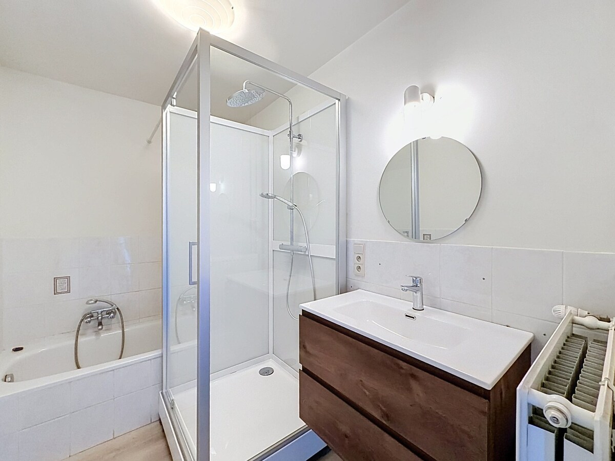 GERENOVEERDE RIJWONING MET 4 SLAAPKAMERS IN CENTRUM ZOMERGEM 